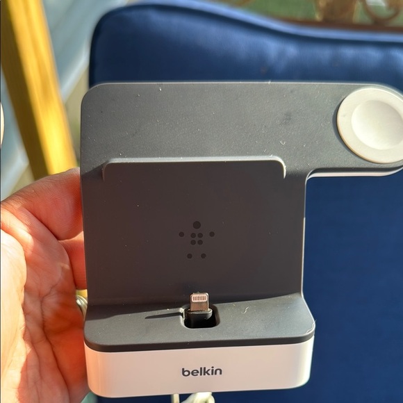 Belkin Dual-Tone Device Dock - Picture 2 of 5